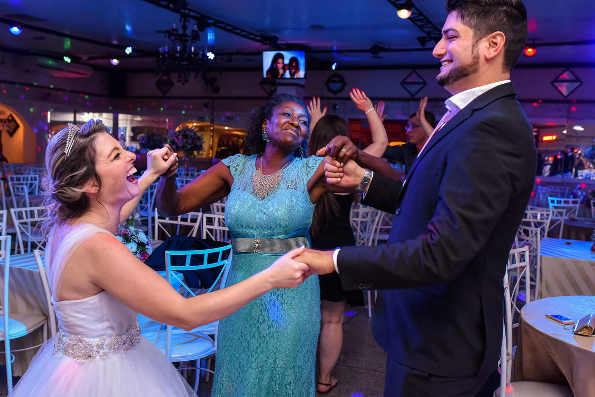 Miros Buffet. fotos de casamento miros Buffet. fotos expontaneas. fotografo contador de historia, contador de historia. fotografo de casamento.  fotos de balada. vestido de noiva. terno do noivo.