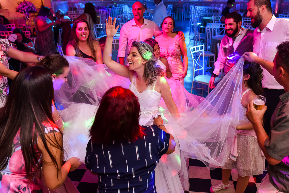 Miros Buffet. fotos de casamento miros Buffet. fotos expontaneas. fotografo contador de historia, contador de historia. fotografo de casamento.  fotos de balada. vestido de noiva. terno do noivo.