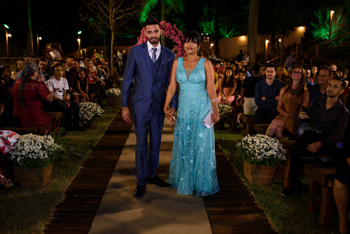 chacara paraiso. Cerimonia de casamento, chacara paraiso. Fotos de casamento. Wedding. casamento ao ar livre. casamento no campo. Terno do noivo. terno de noivo.