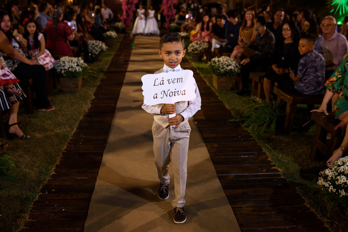 chacara paraiso. Cerimonia de casamento, chacara paraiso. Fotos de casamento. Wedding. casamento ao ar livre. casamento no campo. Terno do noivo. terno de noivo.