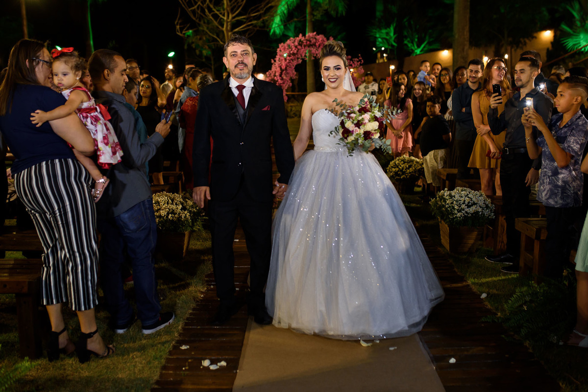 chacara paraiso. Cerimonia de casamento, chacara paraiso. Fotos de casamento. Wedding. casamento ao ar livre. casamento no campo. Terno do noivo. terno de noivo.