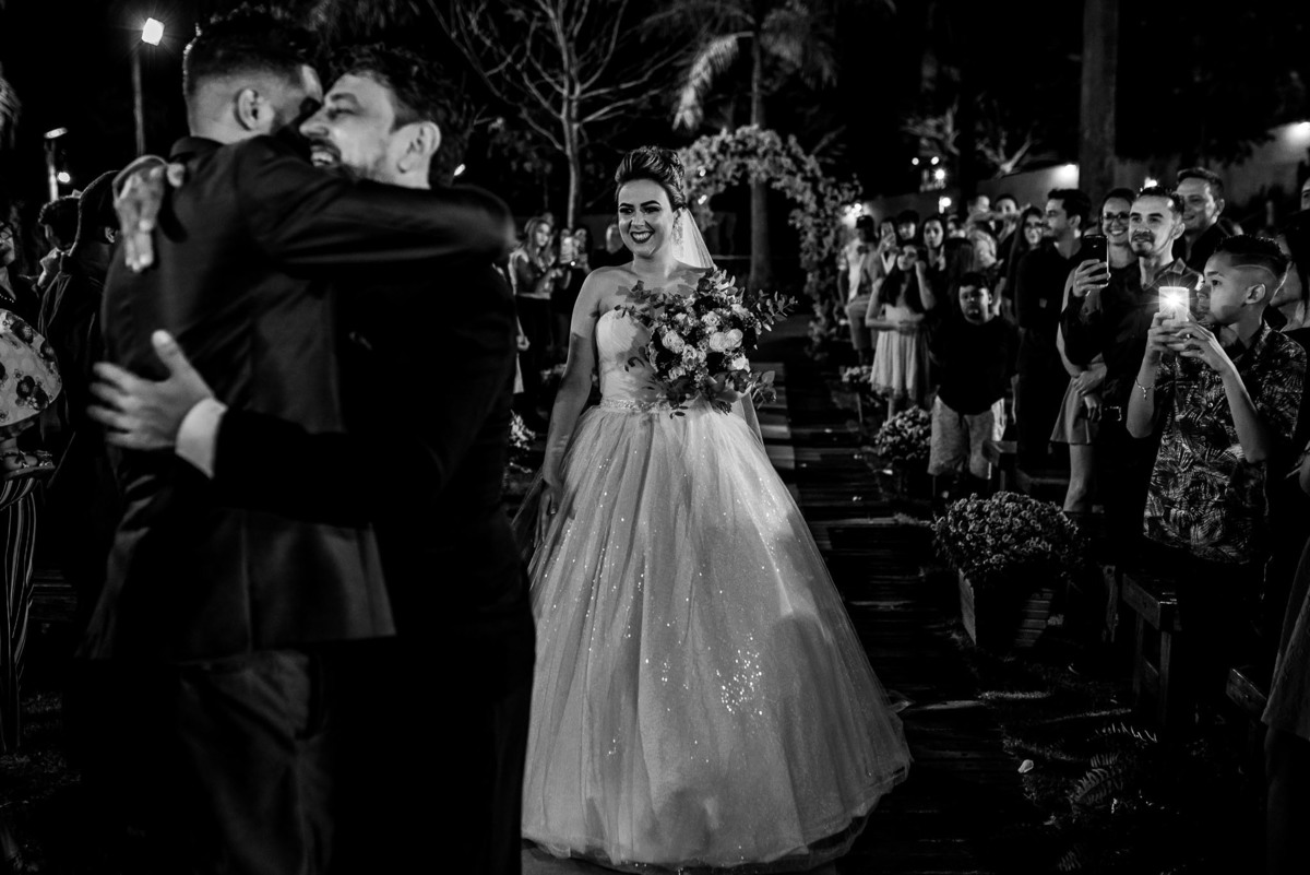 chacara paraiso. Cerimonia de casamento, chacara paraiso. Fotos de casamento. Wedding. casamento ao ar livre. casamento no campo. Terno do noivo. terno de noivo.