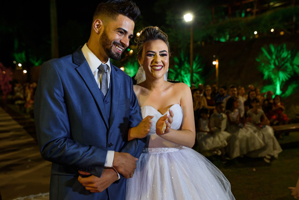 chacara paraiso. Cerimonia de casamento, chacara paraiso. Fotos de casamento. Wedding. casamento ao ar livre. casamento no campo. Terno do noivo. terno de noivo.