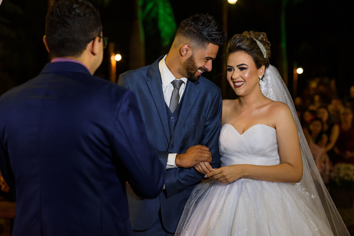 chacara paraiso. Cerimonia de casamento, chacara paraiso. Fotos de casamento. Wedding. casamento ao ar livre. casamento no campo. Terno do noivo. terno de noivo.