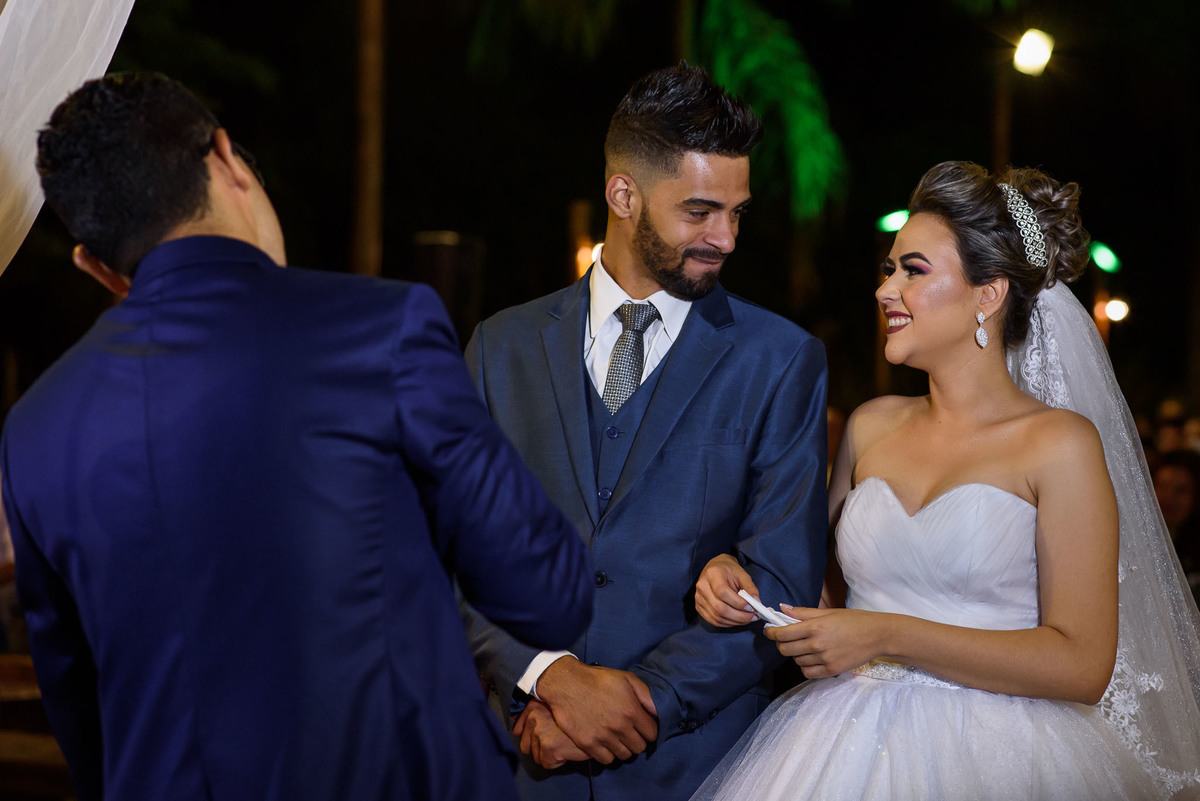 chacara paraiso. Cerimonia de casamento, chacara paraiso. Fotos de casamento. Wedding. casamento ao ar livre. casamento no campo. Terno do noivo. terno de noivo.