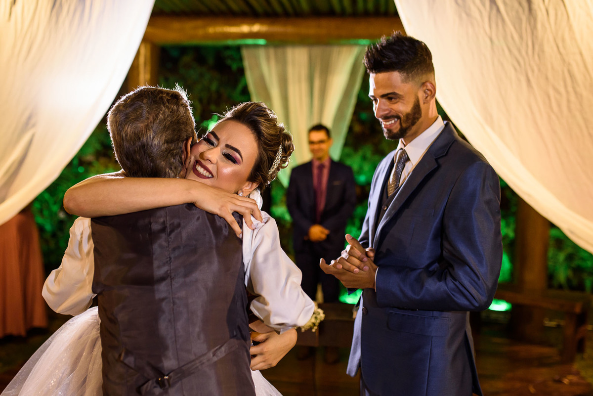 chacara paraiso. Cerimonia de casamento, chacara paraiso. Fotos de casamento. Wedding. casamento ao ar livre. casamento no campo. Terno do noivo. terno de noivo.