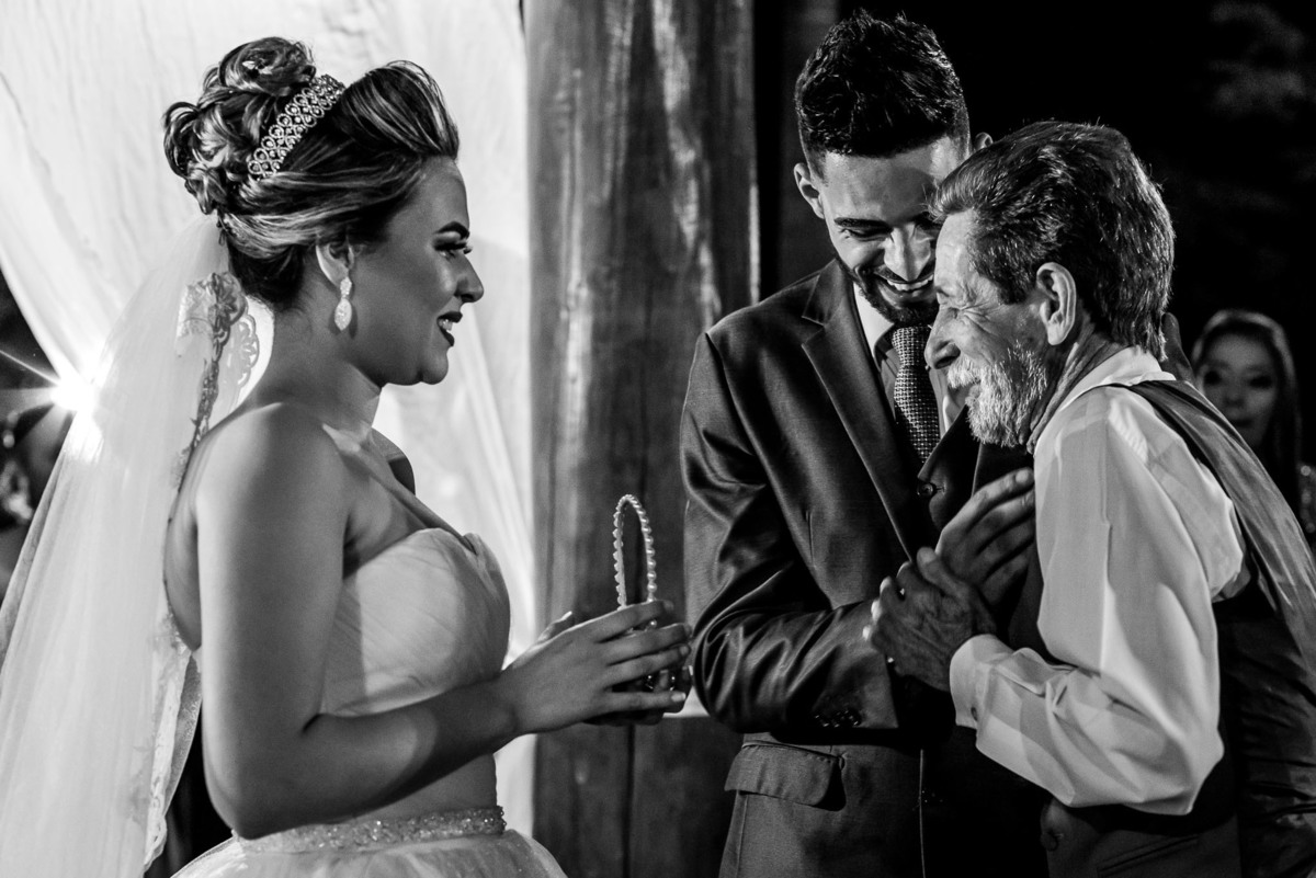 chacara paraiso. Cerimonia de casamento, chacara paraiso. Fotos de casamento. Wedding. casamento ao ar livre. casamento no campo. Terno do noivo. terno de noivo.