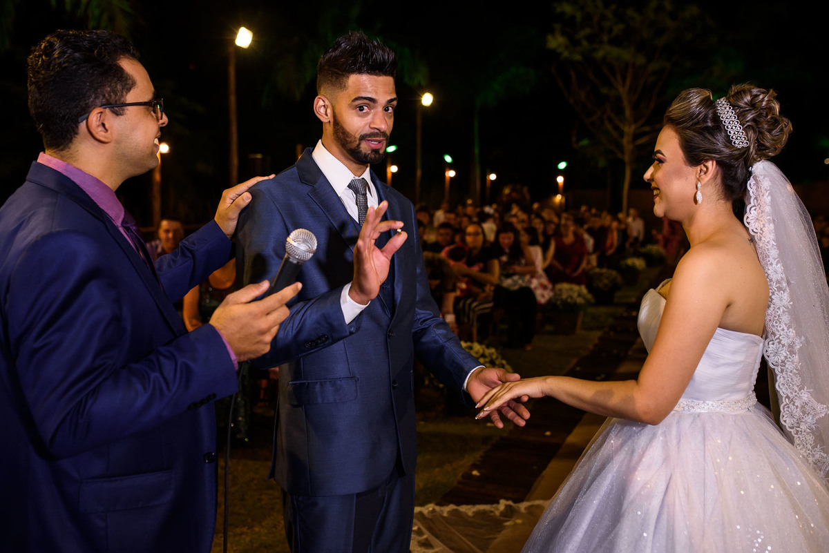 chacara paraiso. Cerimonia de casamento, chacara paraiso. Fotos de casamento. Wedding. casamento ao ar livre. casamento no campo. Terno do noivo. terno de noivo.