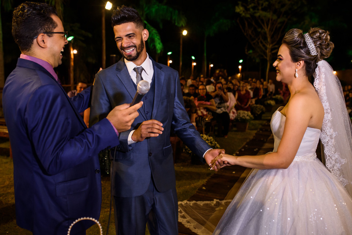 chacara paraiso. Cerimonia de casamento, chacara paraiso. Fotos de casamento. Wedding. casamento ao ar livre. casamento no campo. Terno do noivo. terno de noivo.