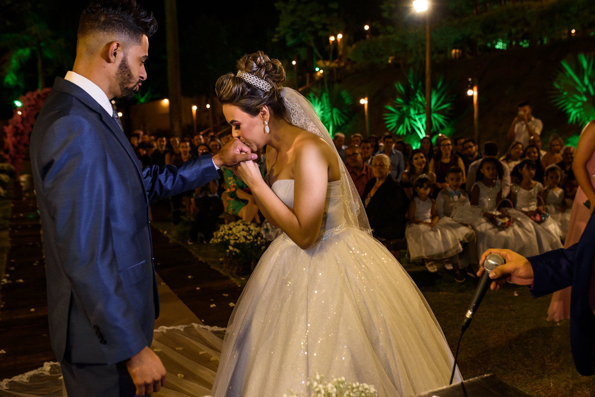 chacara paraiso. Cerimonia de casamento, chacara paraiso. Fotos de casamento. Wedding. casamento ao ar livre. casamento no campo. Terno do noivo. terno de noivo.