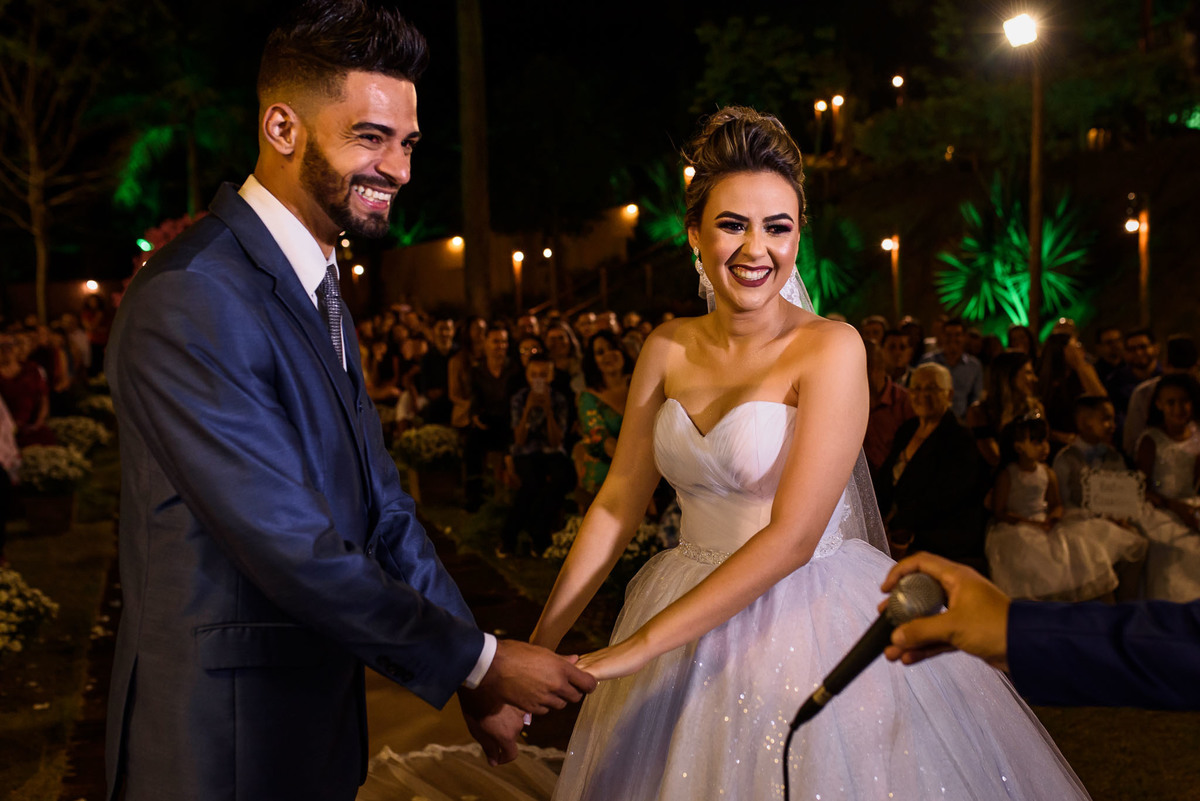 chacara paraiso. Cerimonia de casamento, chacara paraiso. Fotos de casamento. Wedding. casamento ao ar livre. casamento no campo. Terno do noivo. terno de noivo.