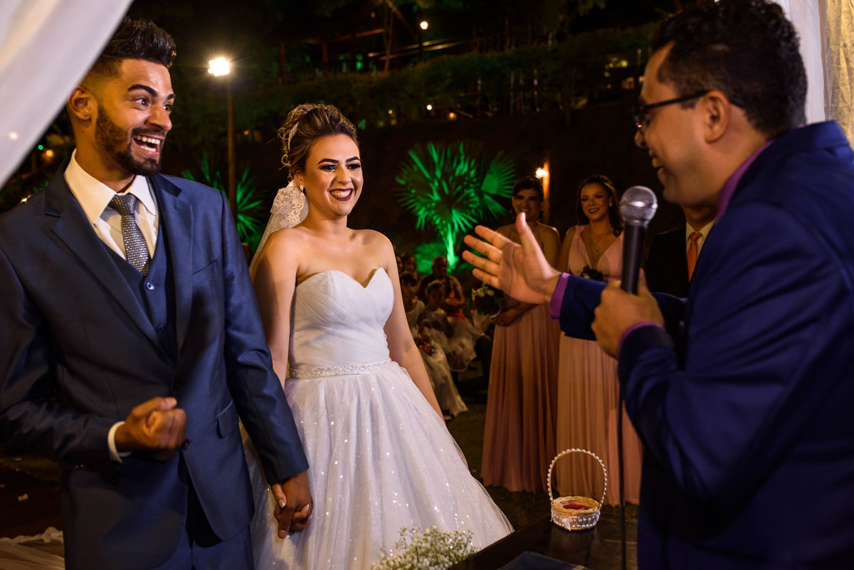 chacara paraiso. Cerimonia de casamento, chacara paraiso. Fotos de casamento. Wedding. casamento ao ar livre. casamento no campo. Terno do noivo. terno de noivo.