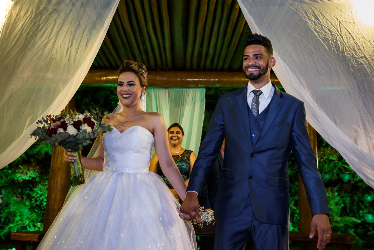 chacara paraiso. Cerimonia de casamento, chacara paraiso. Fotos de casamento. Wedding. casamento ao ar livre. casamento no campo. Terno do noivo. terno de noivo.