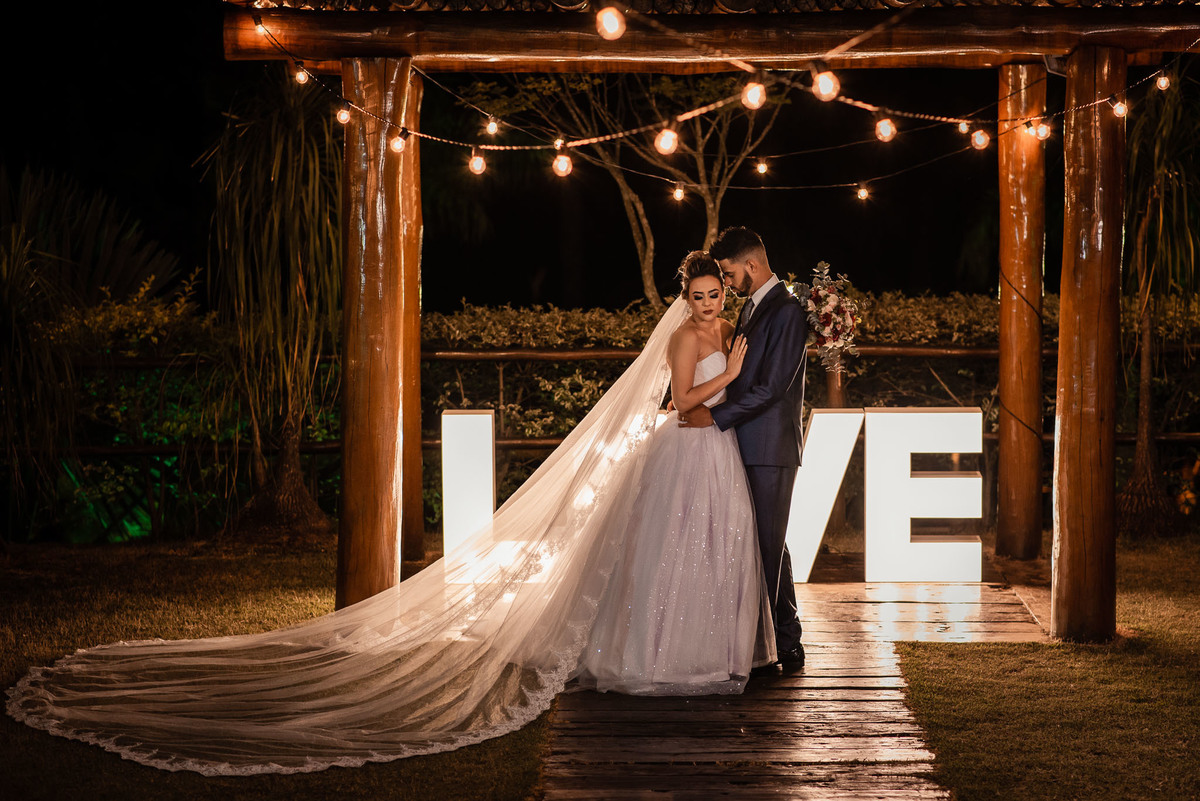 Cerimonia de casamento, chacara paraiso. Fotos de casamento. Wedding. casamento ao ar livre. casamento no campo. vestido da noiva. festa de casamento, balada de casamento, chacara paraiso. salao paraiso. Foto na Chuva. Fotografo criativo.