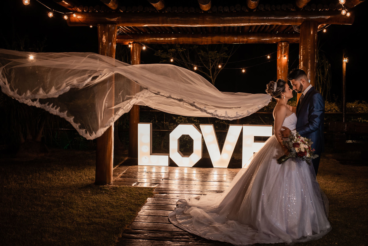 Cerimonia de casamento, chacara paraiso. Fotos de casamento. Wedding. casamento ao ar livre. casamento no campo. vestido da noiva. festa de casamento, balada de casamento, chacara paraiso. salao paraiso. Foto na Chuva. Fotografo criativo.