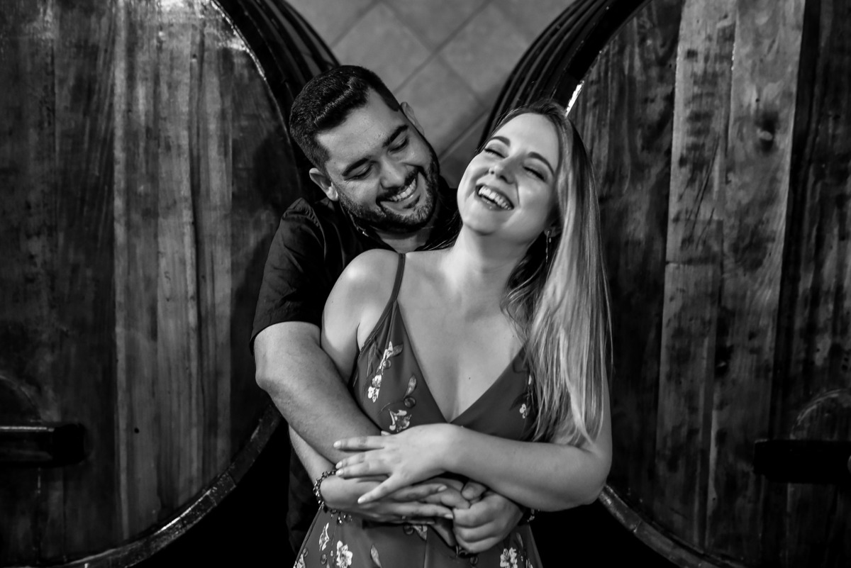 Ensaio Pré-Wedding dos noivos Angela e João,  no Vinha em Jundiai. Plantação de Uva. Ensaio noivos. Pre wedding na vinha. vinicola. Pre Wedding diferente. Adega Ensaio na adega. Adega Maziero