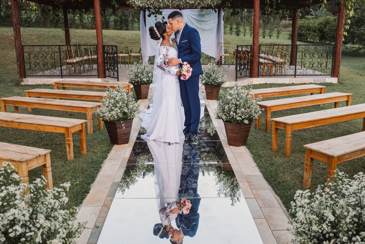 Novo Horizonte Eventos. Sao carlos so. Cerimonia de casamento. Fotos de casamento. Wedding. casamento ao ar livre. casamento no campo. Terno do noivo. Casamento Novo Horizonte Eventos. Casamento Sao Carlos - Ibate sp. Vestido de Noiva. Veu de noiva.