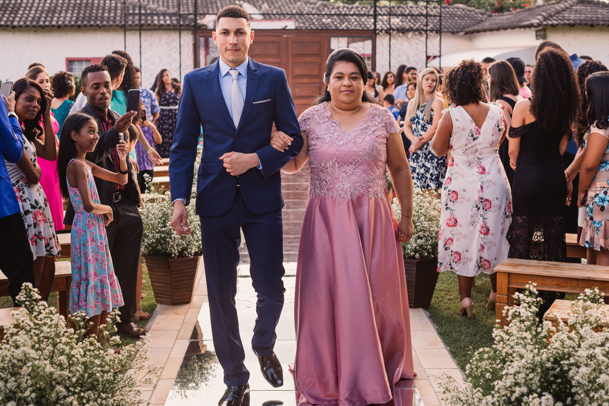 Novo Horizonte Eventos. Sao carlos so. Cerimonia de casamento. Fotos de casamento. Wedding. casamento ao ar livre. casamento no campo. Terno do noivo. Casamento Novo Horizonte Eventos. Casamento Sao Carlos - Ibate sp.