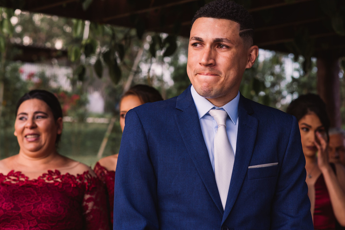 Novo Horizonte Eventos. Sao carlos so. Cerimonia de casamento. Fotos de casamento. Wedding. casamento ao ar livre. casamento no campo. Terno do noivo. Casamento Novo Horizonte Eventos. Casamento Sao Carlos - Ibate sp.