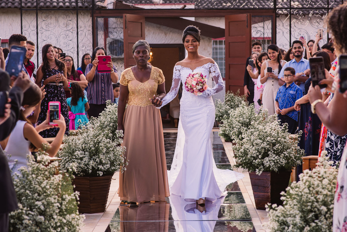 Novo Horizonte Eventos. Sao carlos so. Cerimonia de casamento. Fotos de casamento. Wedding. casamento ao ar livre. casamento no campo. Casamento Novo Horizonte Eventos. Casamento Sao Carlos - Ibate sp. VEstido de noiva. Buque de noiva.