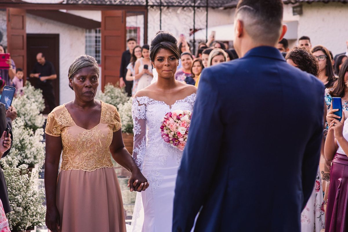 Novo Horizonte Eventos. Sao carlos so. Cerimonia de casamento. Fotos de casamento. Wedding. casamento ao ar livre. casamento no campo. Casamento Novo Horizonte Eventos. Casamento Sao Carlos - Ibate sp. VEstido de noiva. Buque de noiva.