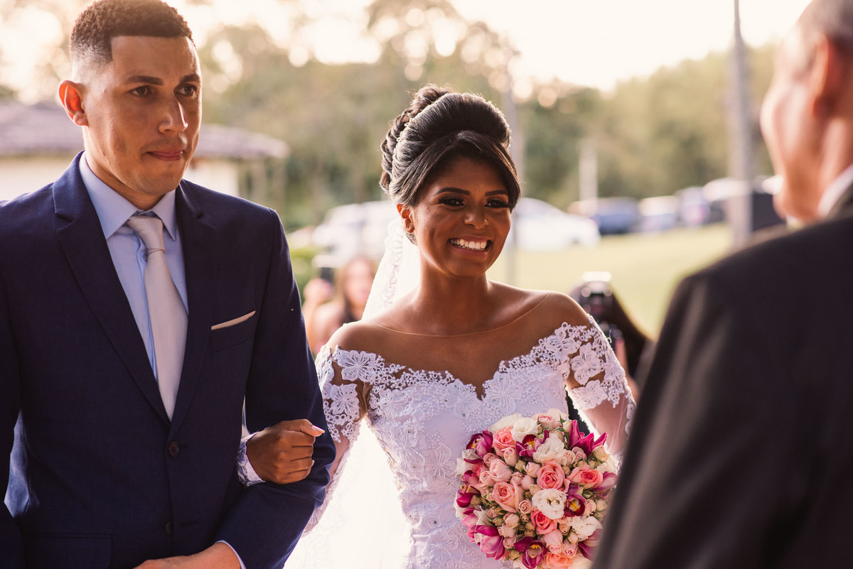 Novo Horizonte Eventos. Sao carlos so. Cerimonia de casamento. Fotos de casamento. Wedding. casamento ao ar livre. casamento no campo. Casamento Novo Horizonte Eventos. Casamento Sao Carlos - Ibate sp. VEstido de noiva. Buque de noiva.