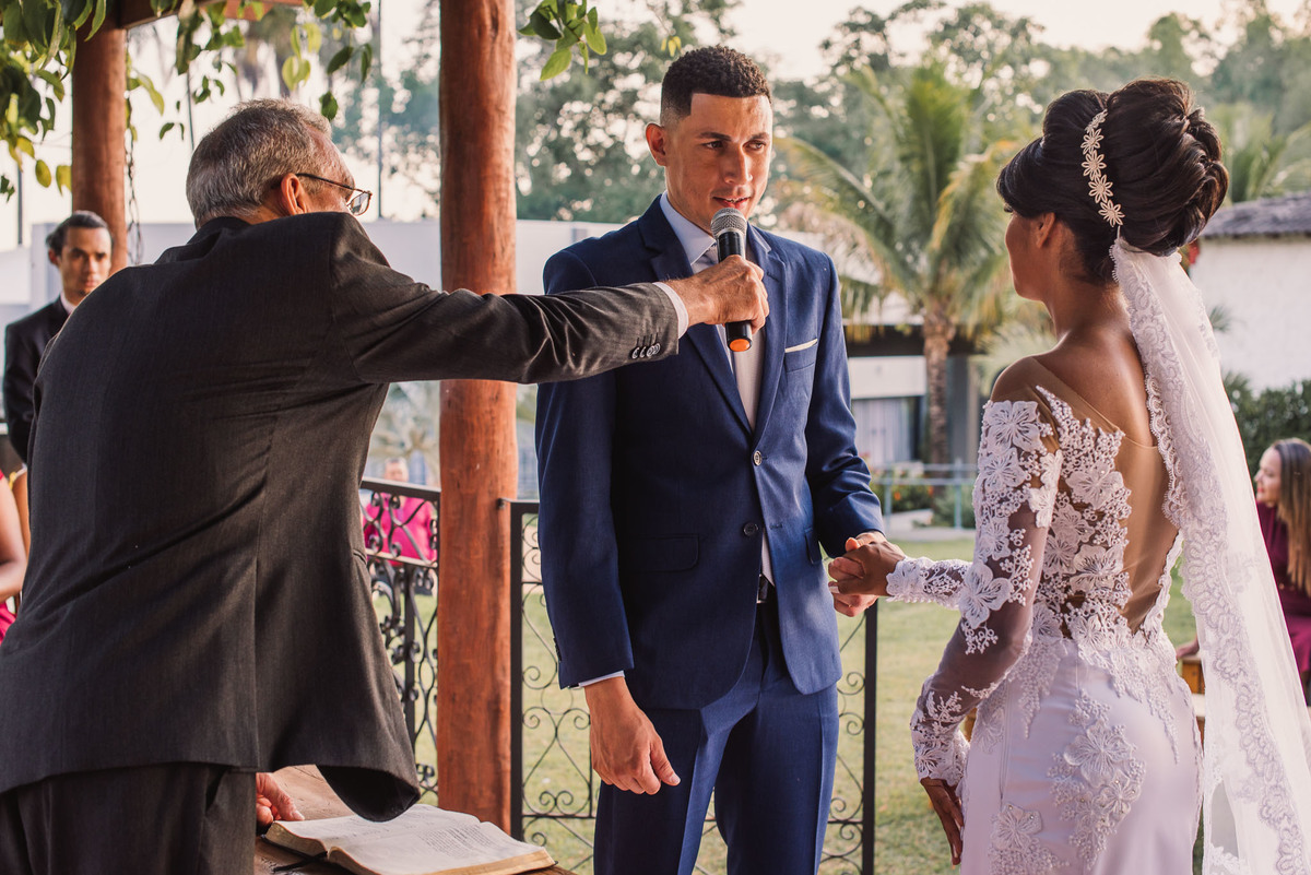 Novo Horizonte Eventos. Sao carlos so. Cerimonia de casamento. Fotos de casamento. Wedding. casamento ao ar livre. casamento no campo. Casamento Novo Horizonte Eventos. Casamento Sao Carlos - Ibate sp. VEstido de noiva. Buque de noiva.
