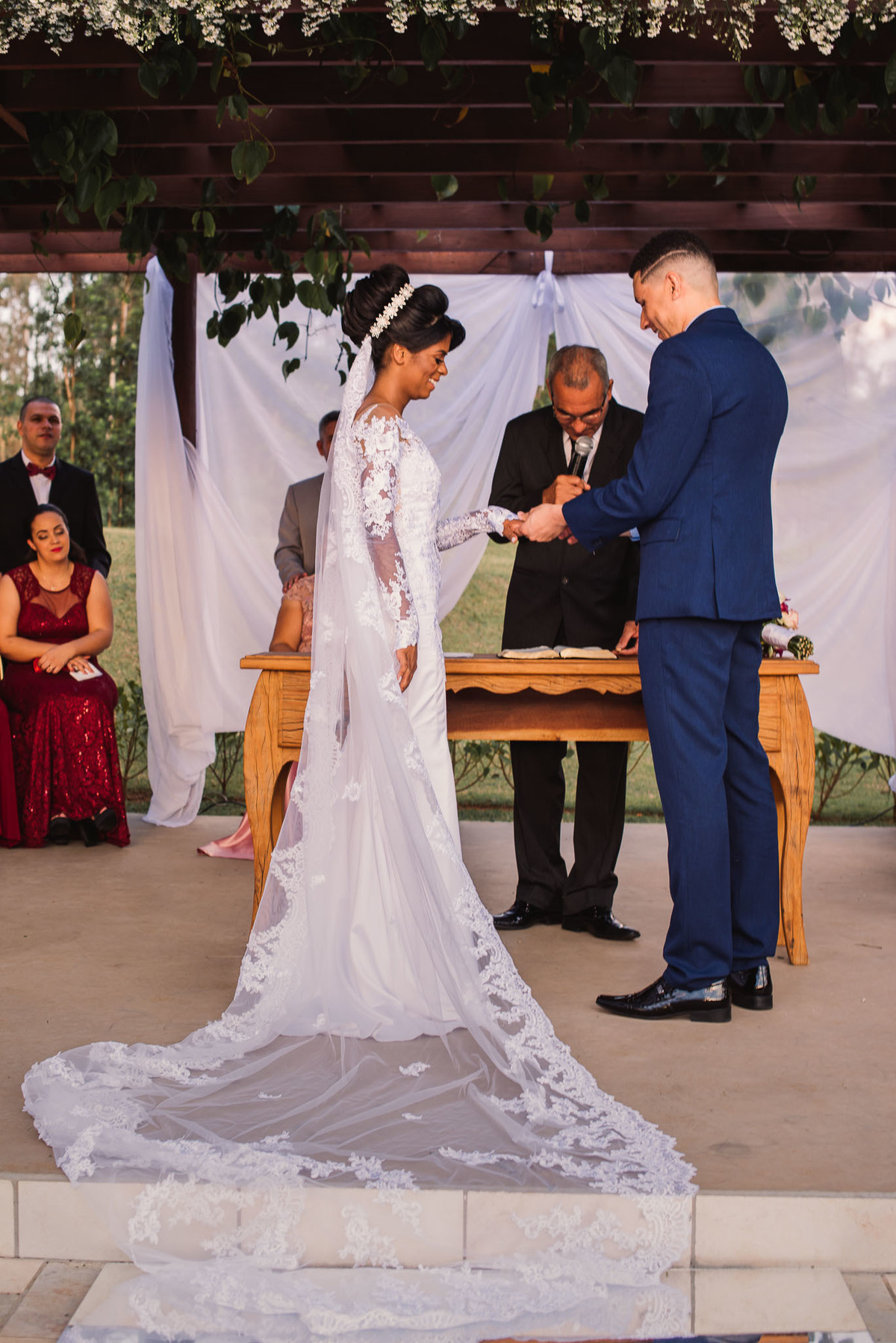 Novo Horizonte Eventos. Sao carlos so. Cerimonia de casamento. Fotos de casamento. Wedding. casamento ao ar livre. casamento no campo. Casamento Novo Horizonte Eventos. Casamento Sao Carlos - Ibate sp. VEstido de noiva. Buque de noiva.