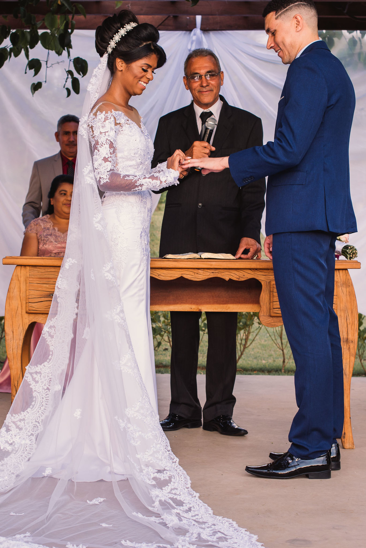 Novo Horizonte Eventos. Sao carlos so. Cerimonia de casamento. Fotos de casamento. Wedding. casamento ao ar livre. casamento no campo. Casamento Novo Horizonte Eventos. Casamento Sao Carlos - Ibate sp. VEstido de noiva. Buque de noiva.