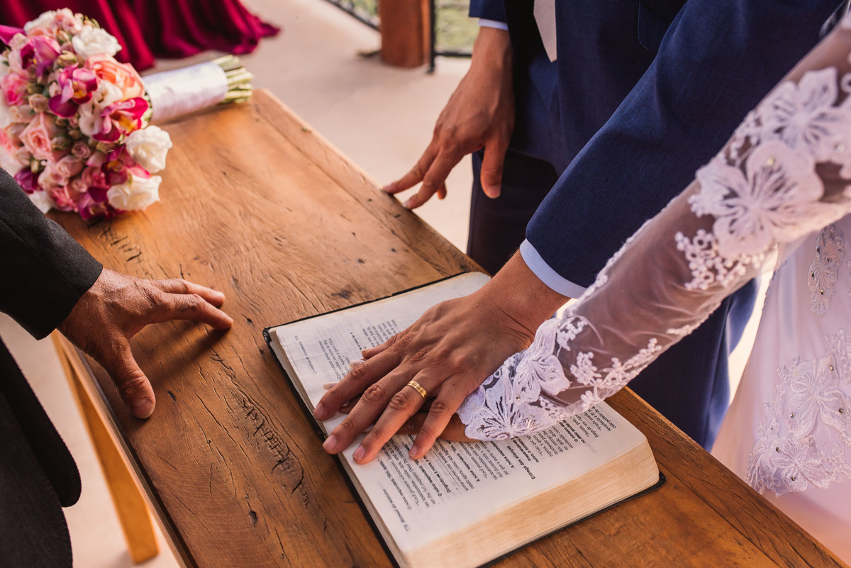 Novo Horizonte Eventos. Sao carlos so. Cerimonia de casamento. Fotos de casamento. Wedding. casamento ao ar livre. casamento no campo. Casamento Novo Horizonte Eventos. Casamento Sao Carlos - Ibate sp. VEstido de noiva. Buque de noiva.