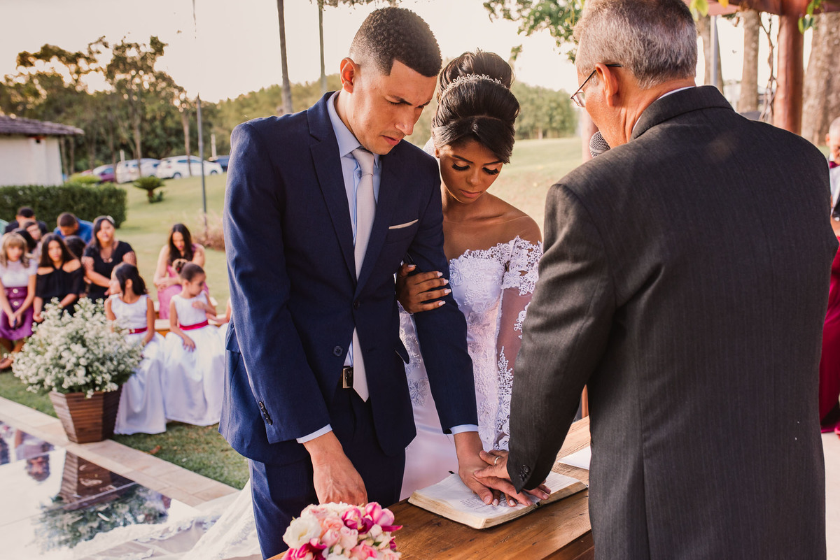 Novo Horizonte Eventos. Sao carlos so. Cerimonia de casamento. Fotos de casamento. Wedding. casamento ao ar livre. casamento no campo. Casamento Novo Horizonte Eventos. Casamento Sao Carlos - Ibate sp. VEstido de noiva. Buque de noiva.