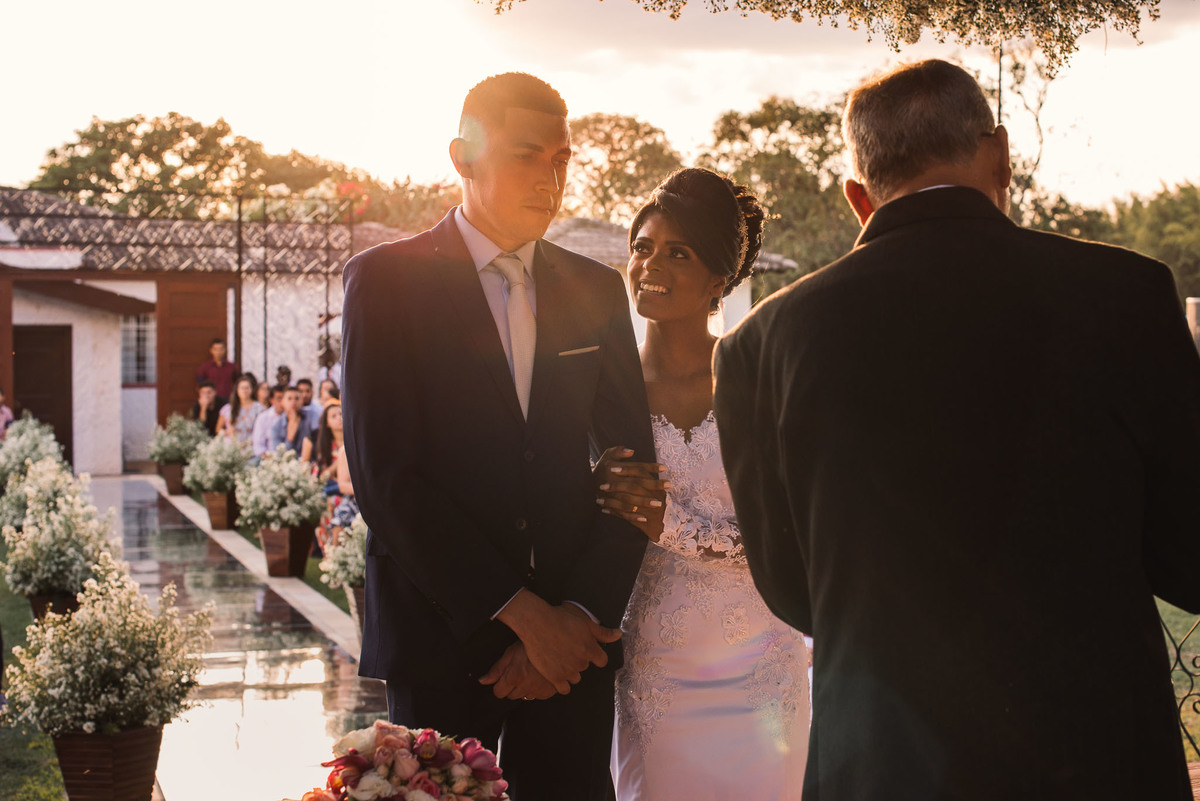 Novo Horizonte Eventos. Sao carlos so. Cerimonia de casamento. Fotos de casamento. Wedding. casamento ao ar livre. casamento no campo. Casamento Novo Horizonte Eventos. Casamento Sao Carlos - Ibate sp. VEstido de noiva. Buque de noiva.