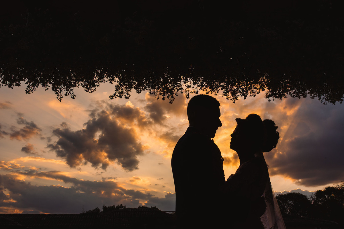 Novo Horizonte Eventos. Sao carlos so. Cerimonia de casamento. Fotos de casamento. Wedding. casamento ao ar livre. casamento no campo. Terno do noivo. Casamento Novo Horizonte Eventos. Casamento Sao Carlos - Ibate sp. Vestido de Noiva. Veu de noiva.