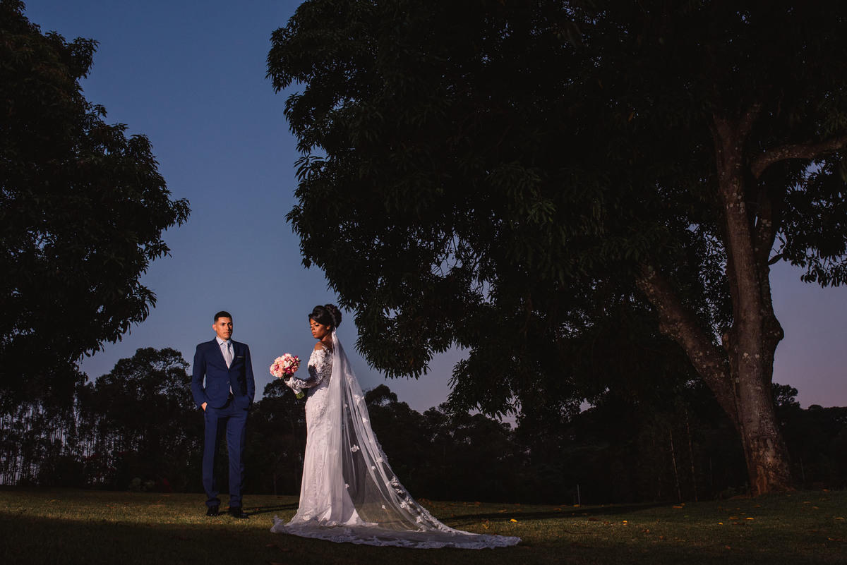 Novo Horizonte Eventos. Sao carlos so. Cerimonia de casamento. Fotos de casamento. Wedding. casamento ao ar livre. casamento no campo. Terno do noivo. Casamento Novo Horizonte Eventos. Casamento Sao Carlos - Ibate sp. Vestido de Noiva. Veu de noiva.