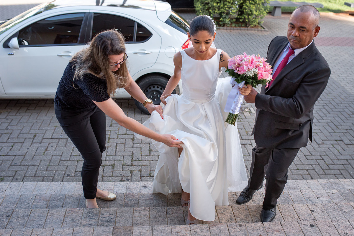 Cerimonia de casamento na Igreja Católica São Sebastião. Vestido de noiva. terno do noivo. casamento na igreja. fotos de casamento. Igreja de Itupeva. Casamento em Itupeva. Noiva Itupeva.