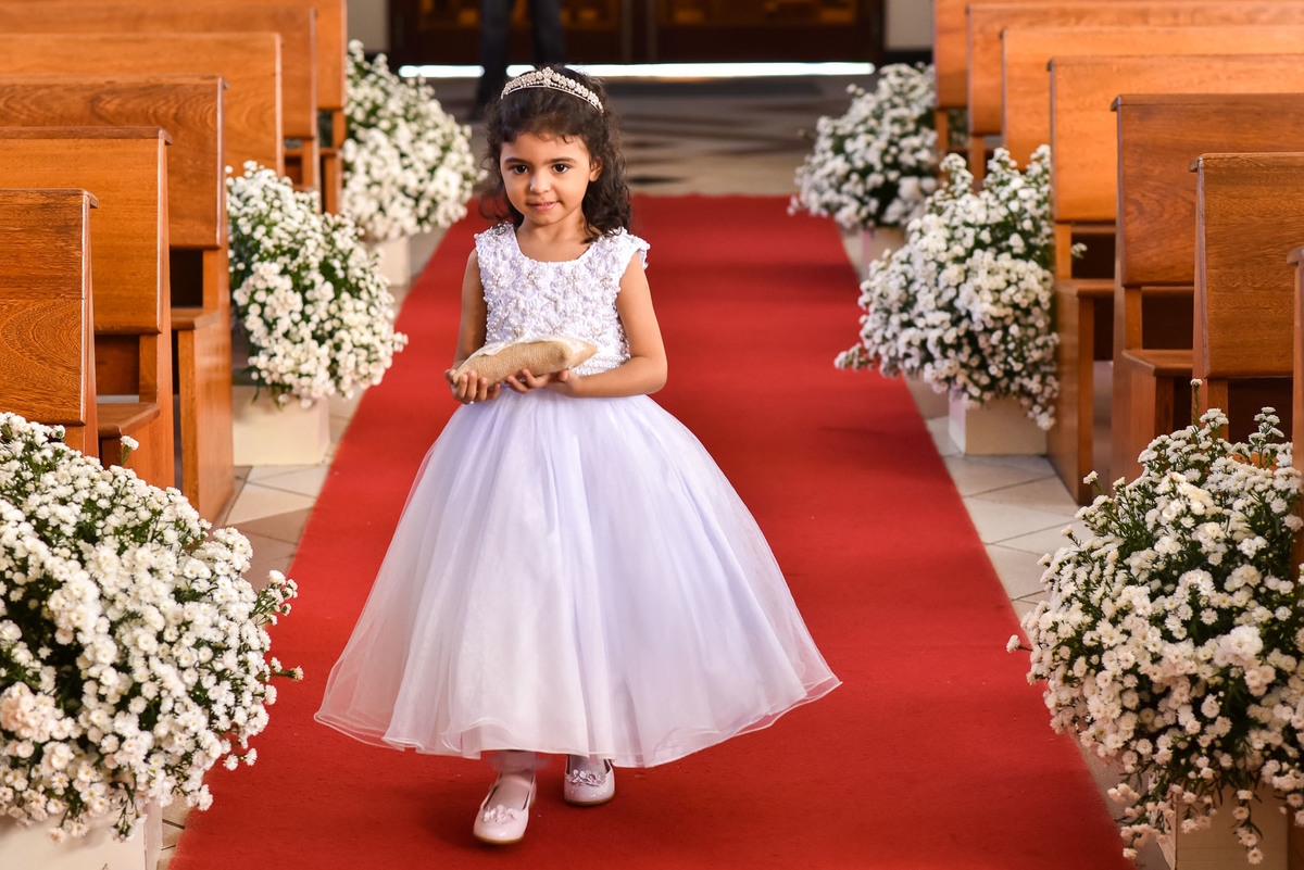 Cerimonia de casamento na Igreja Católica São Sebastião. Vestido de noiva. terno do noivo. casamento na igreja. fotos de casamento. Igreja de Itupeva. Casamento em Itupeva. Noiva Itupeva.