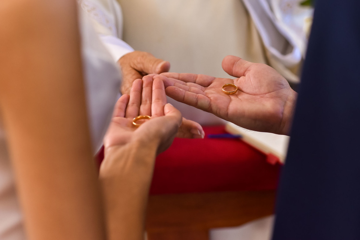 Cerimonia de casamento na Igreja Católica São Sebastião. Vestido de noiva. terno do noivo. casamento na igreja. fotos de casamento. Igreja de Itupeva. Casamento em Itupeva. Noiva Itupeva.