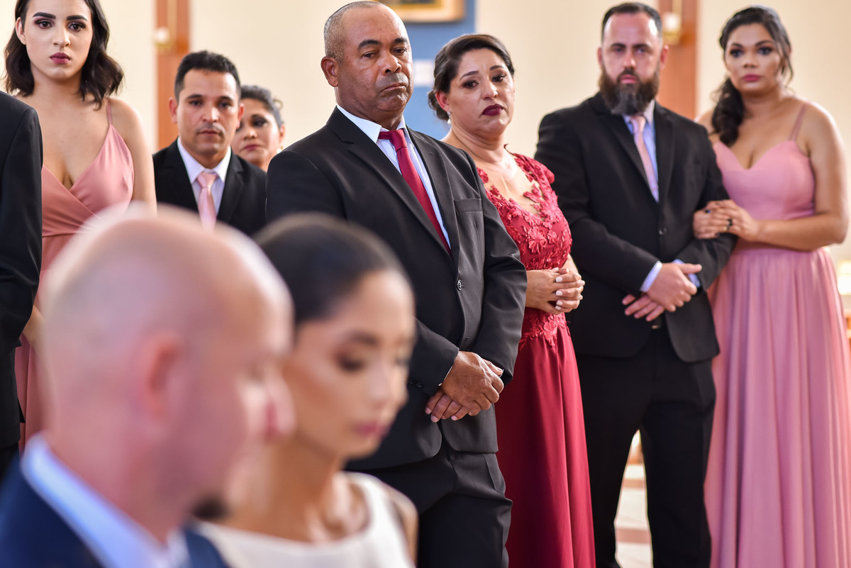 Cerimonia de casamento na Igreja Católica São Sebastião. Vestido de noiva. terno do noivo. casamento na igreja. fotos de casamento. Igreja de Itupeva. Casamento em Itupeva. Noiva Itupeva.
