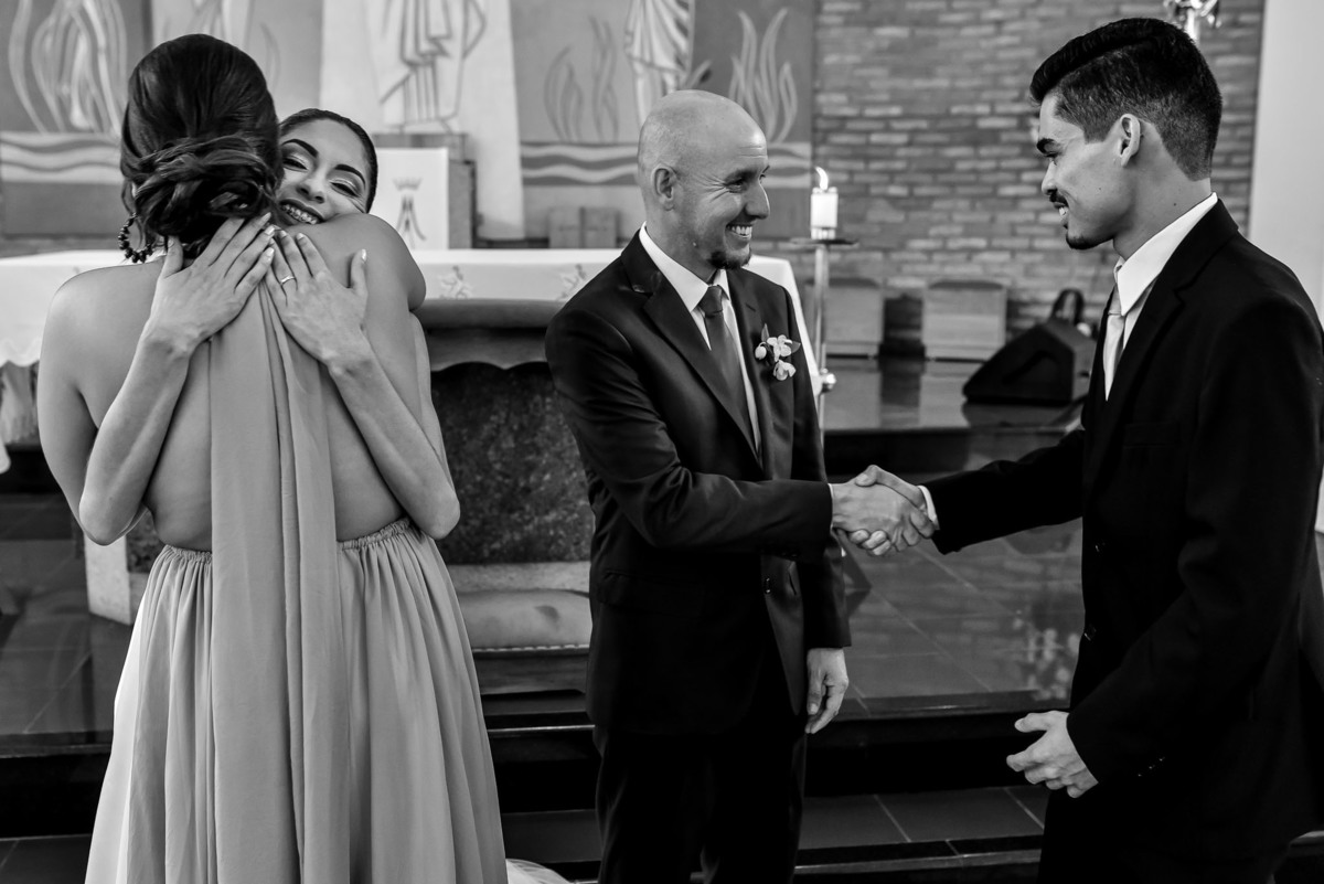 Cerimonia de casamento na Igreja Católica São Sebastião. Vestido de noiva. terno do noivo. casamento na igreja. fotos de casamento. Igreja de Itupeva. Casamento em Itupeva. Noiva Itupeva.