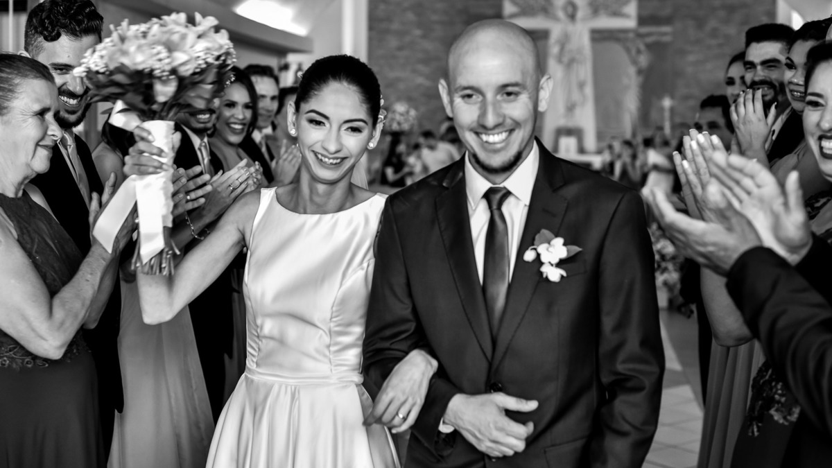 Cerimonia de casamento na Igreja Católica São Sebastião. Vestido de noiva. terno do noivo. casamento na igreja. fotos de casamento. Igreja de Itupeva. Casamento em Itupeva. Noiva Itupeva.