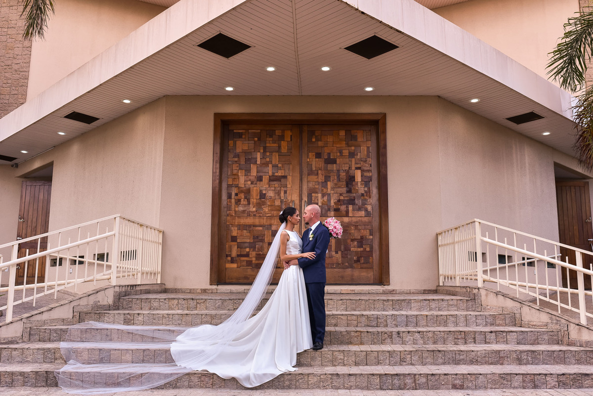 Cerimonia de casamento na Igreja Católica São Sebastião. Vestido de noiva. terno do noivo. casamento na igreja. fotos de casamento. Igreja de Itupeva. Casamento em Itupeva. Noiva Itupeva.