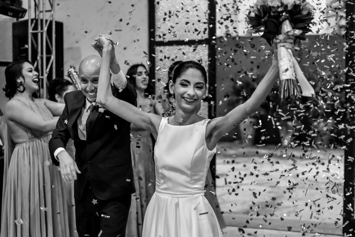 Villa Traviu. Cerimonia de casamento. Fotos de casamento. Wedding. casamento ao ar livre. casamento no campo. Terno do noivo. Casamento Villa Traviu. Vestido de Noiva. Veu de noiva. Festa de casamento Villa Traviu. 