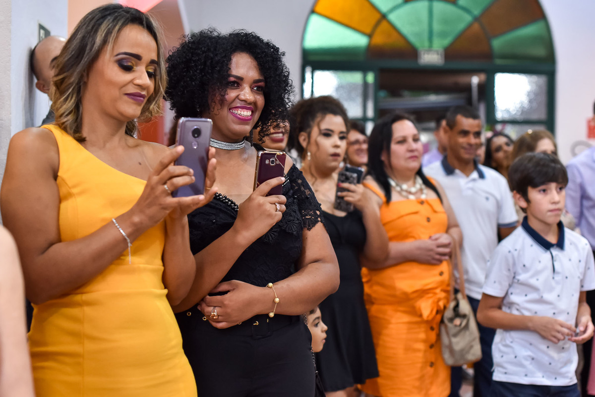 Villa Traviu. Cerimonia de casamento. Fotos de casamento. Wedding. casamento ao ar livre. casamento no campo. Terno do noivo. Casamento Villa Traviu. Vestido de Noiva. Veu de noiva. Festa de casamento Villa Traviu. 