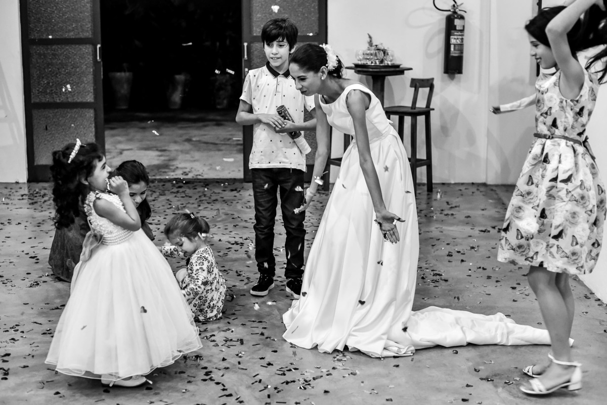 Villa Traviu. Cerimonia de casamento. Fotos de casamento. Wedding. casamento ao ar livre. casamento no campo. Terno do noivo. Casamento Villa Traviu. Vestido de Noiva. Veu de noiva. Festa de casamento Villa Traviu. 