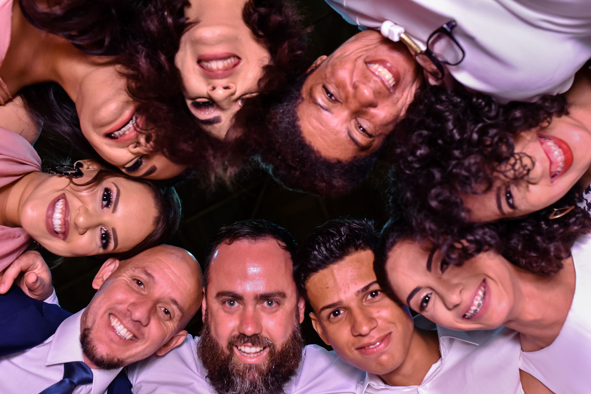 Villa Traviu. Cerimonia de casamento. Fotos de casamento. Wedding. casamento ao ar livre. casamento no campo. Terno do noivo. Casamento Villa Traviu. Vestido de Noiva. Veu de noiva. Festa de casamento Villa Traviu. 