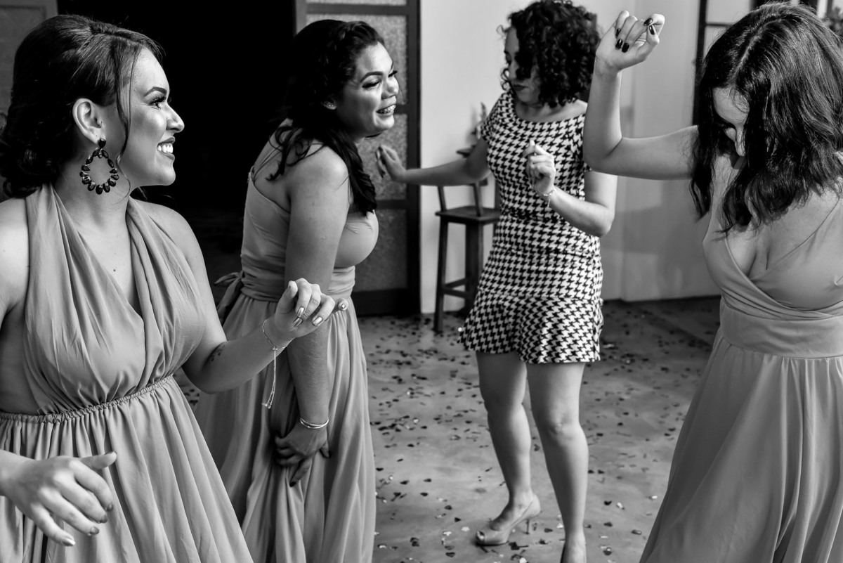 Villa Traviu. Cerimonia de casamento. Fotos de casamento. Wedding. casamento ao ar livre. casamento no campo. Terno do noivo. Casamento Villa Traviu. Vestido de Noiva. Veu de noiva. Festa de casamento Villa Traviu. 