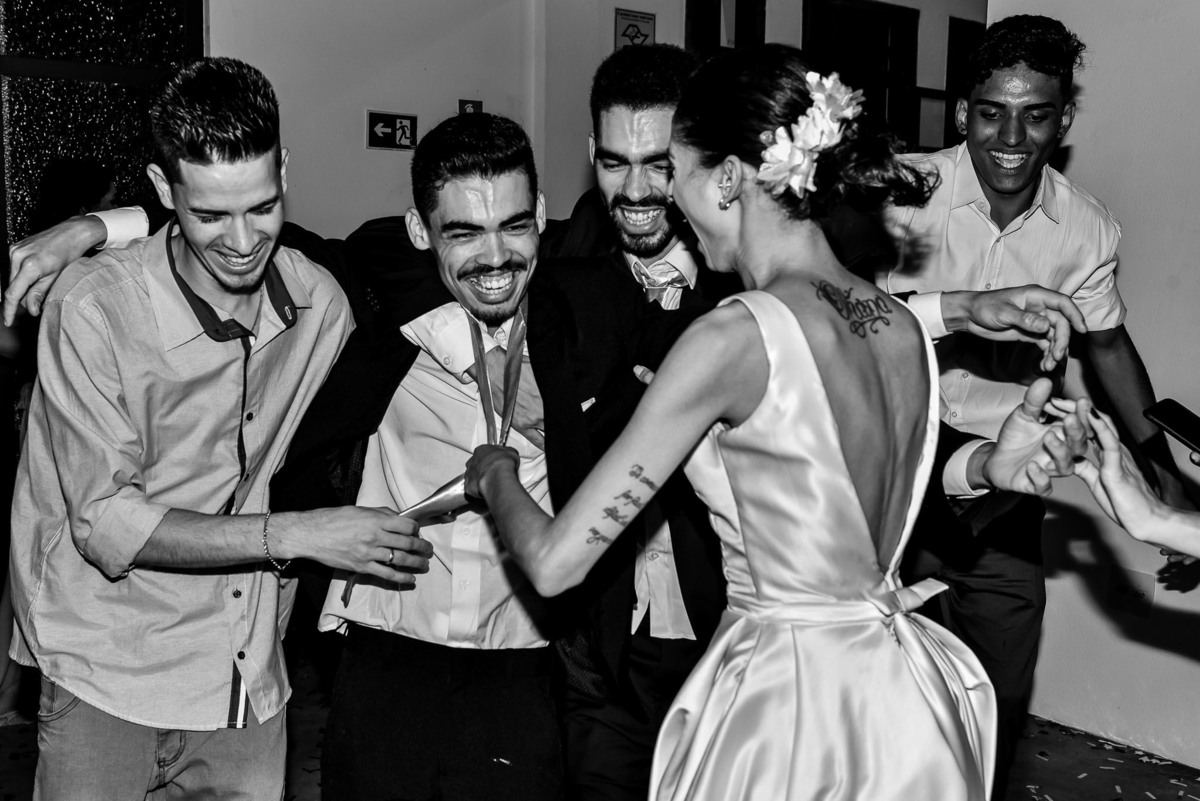 Villa Traviu. Cerimonia de casamento. Fotos de casamento. Wedding. casamento ao ar livre. casamento no campo. Terno do noivo. Casamento Villa Traviu. Vestido de Noiva. Veu de noiva. Festa de casamento Villa Traviu. 