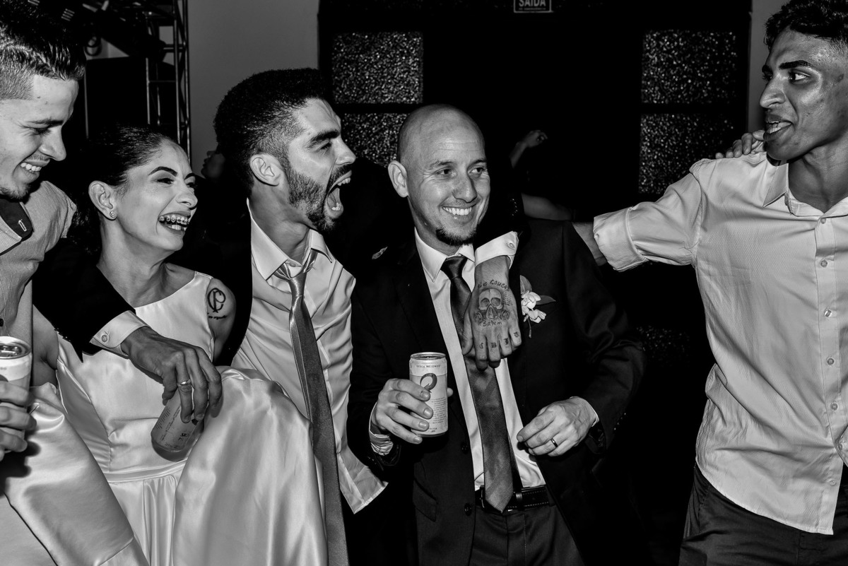 Villa Traviu. Cerimonia de casamento. Fotos de casamento. Wedding. casamento ao ar livre. casamento no campo. Terno do noivo. Casamento Villa Traviu. Vestido de Noiva. Veu de noiva. Festa de casamento Villa Traviu. 