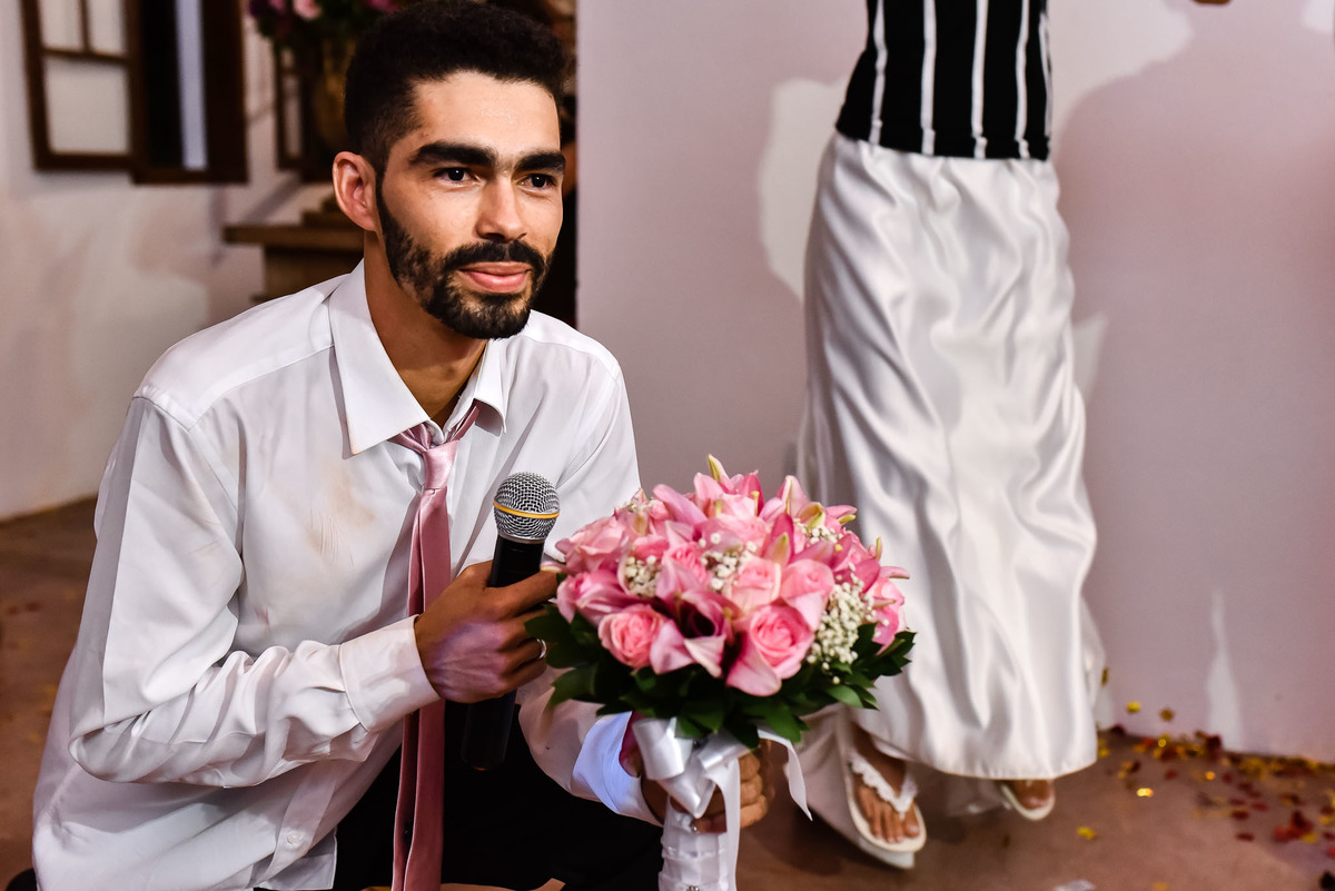 Villa Traviu. Cerimonia de casamento. Fotos de casamento. Wedding. casamento ao ar livre. casamento no campo. Terno do noivo. Casamento Villa Traviu. Vestido de Noiva. Veu de noiva. Festa de casamento Villa Traviu. 