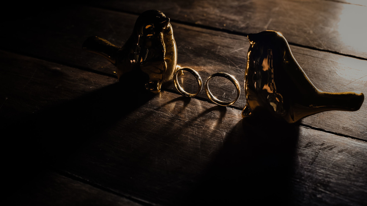 Villa Traviu. Cerimonia de casamento. Fotos de casamento. Wedding. casamento ao ar livre. casamento no campo. Terno do noivo. Casamento Villa Traviu. Vestido de Noiva. Veu de noiva. Festa de casamento Villa Traviu. Alianças de noivado. aliança dos noivos.